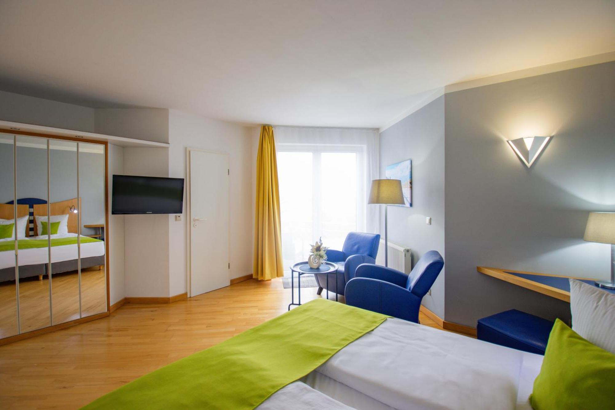 Inselhotel Kleiner Bodden Buschvitz Esterno foto