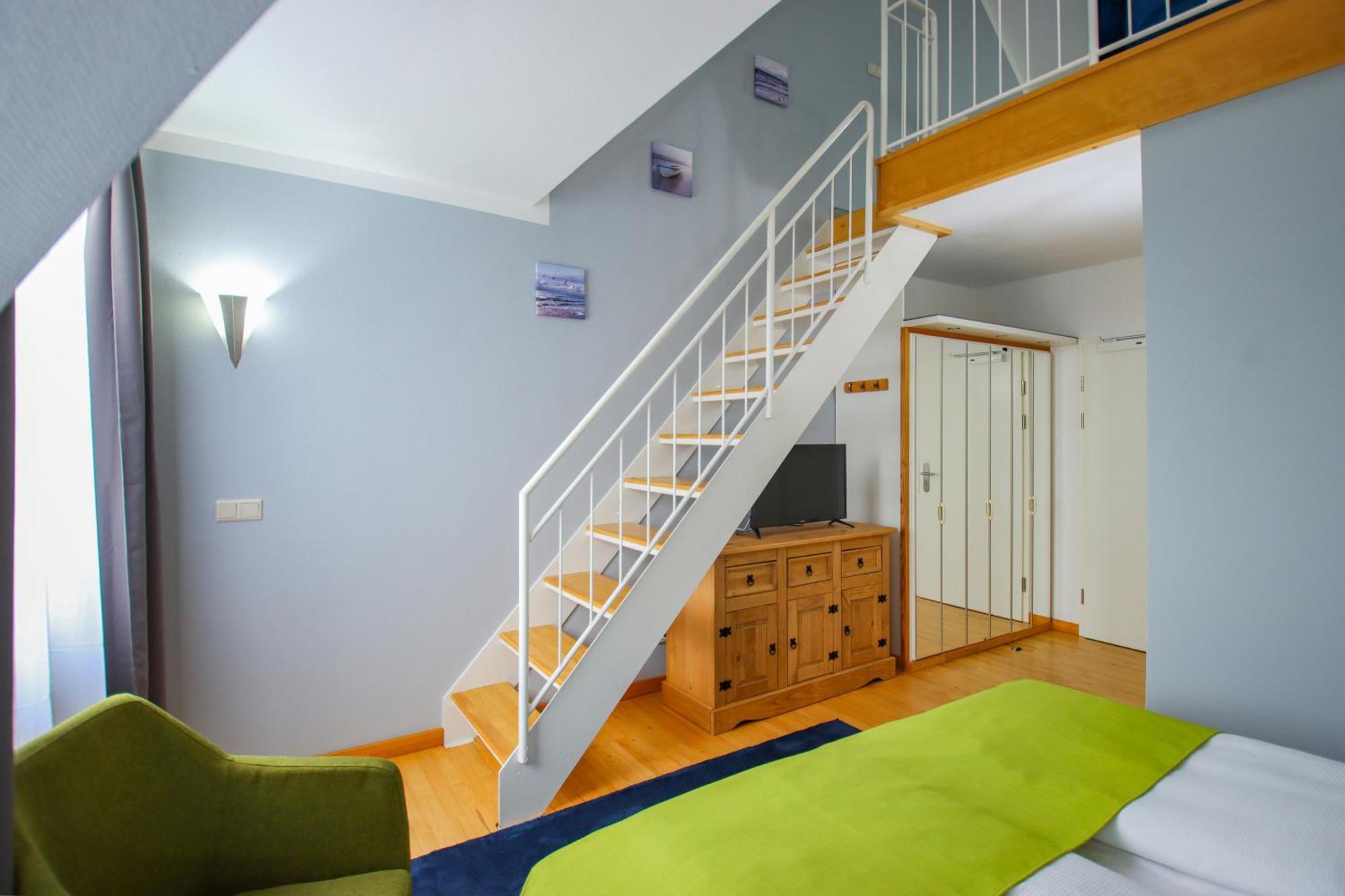 Inselhotel Kleiner Bodden Buschvitz Esterno foto