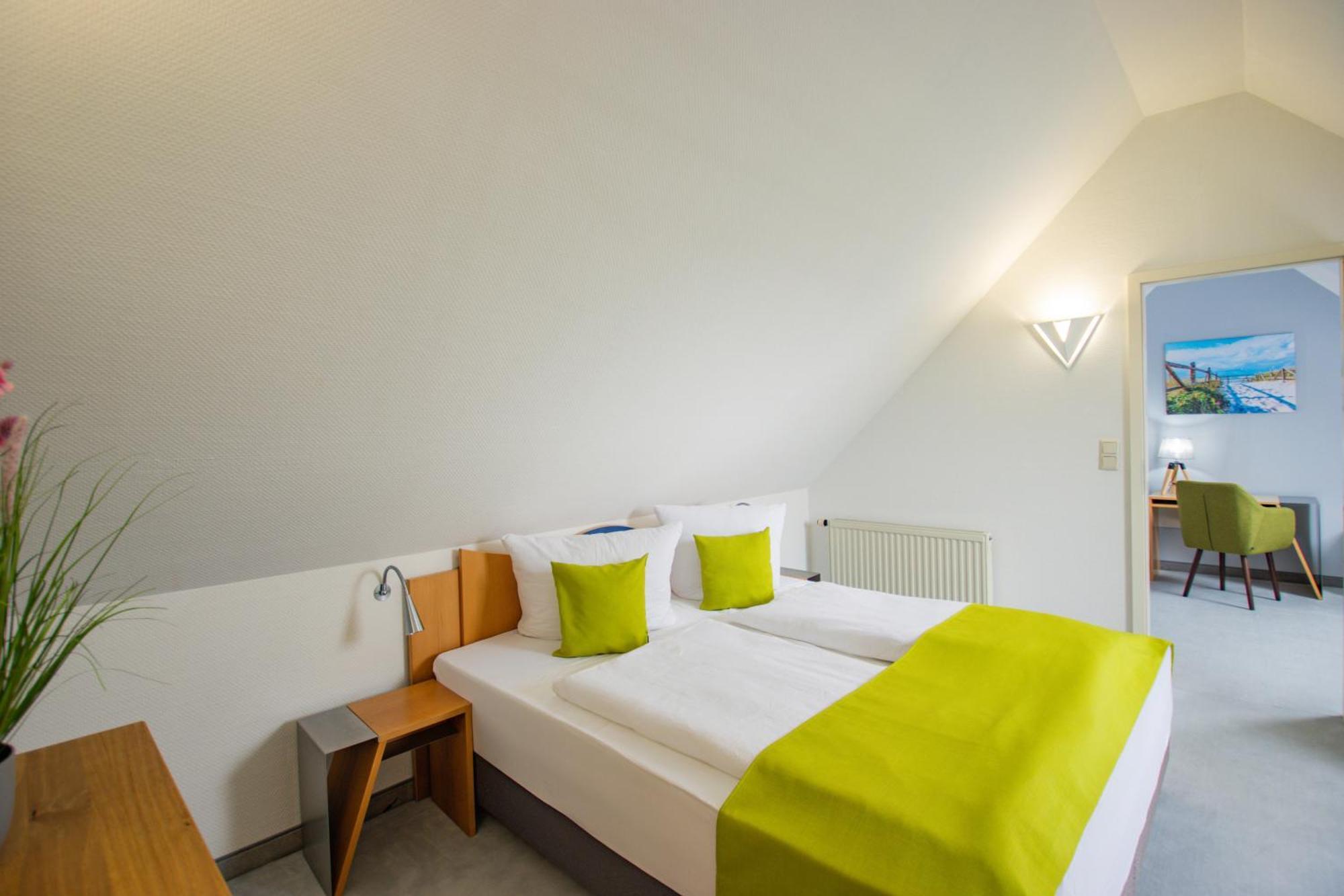 Inselhotel Kleiner Bodden Buschvitz Esterno foto