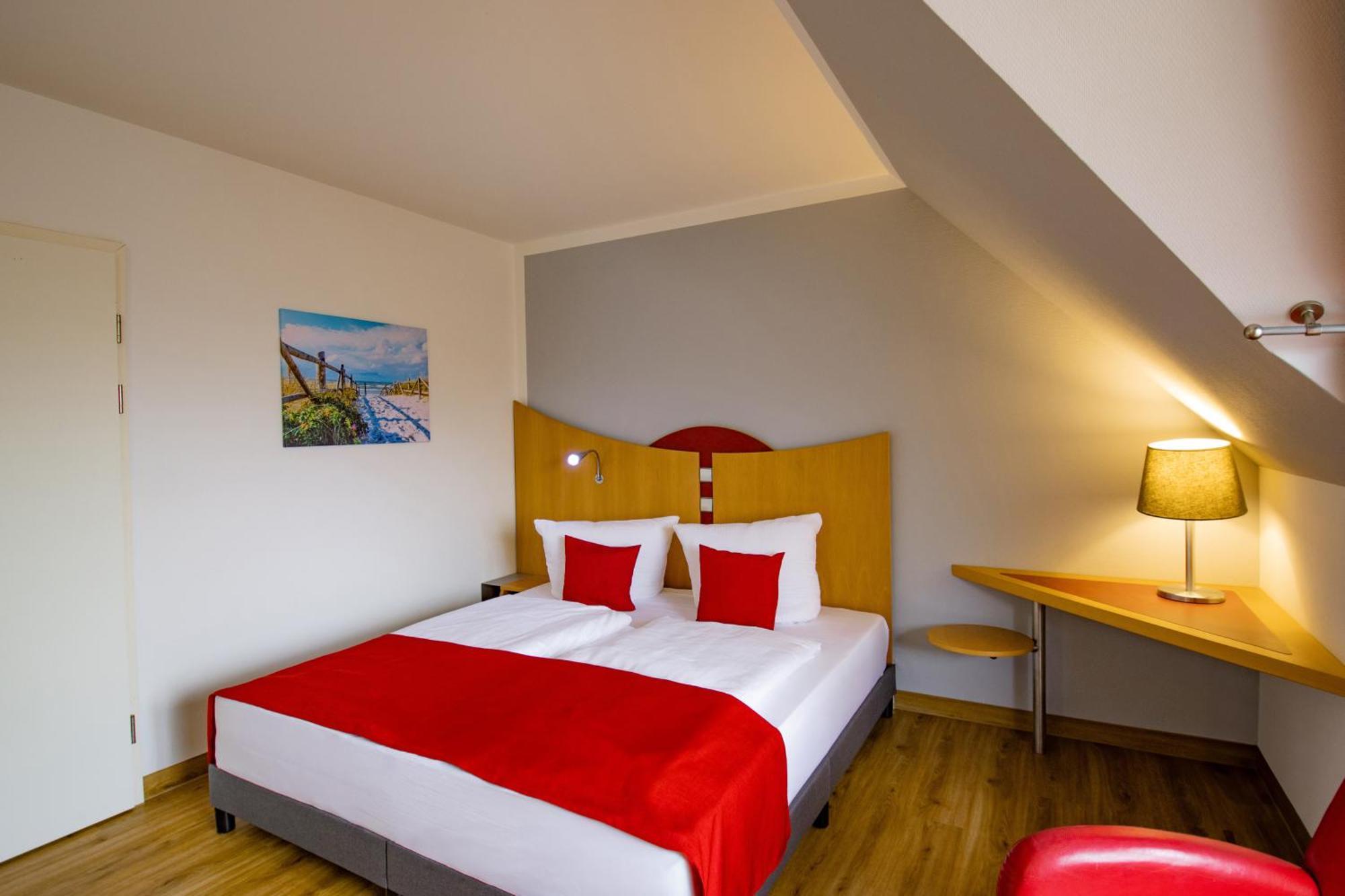 Inselhotel Kleiner Bodden Buschvitz Esterno foto