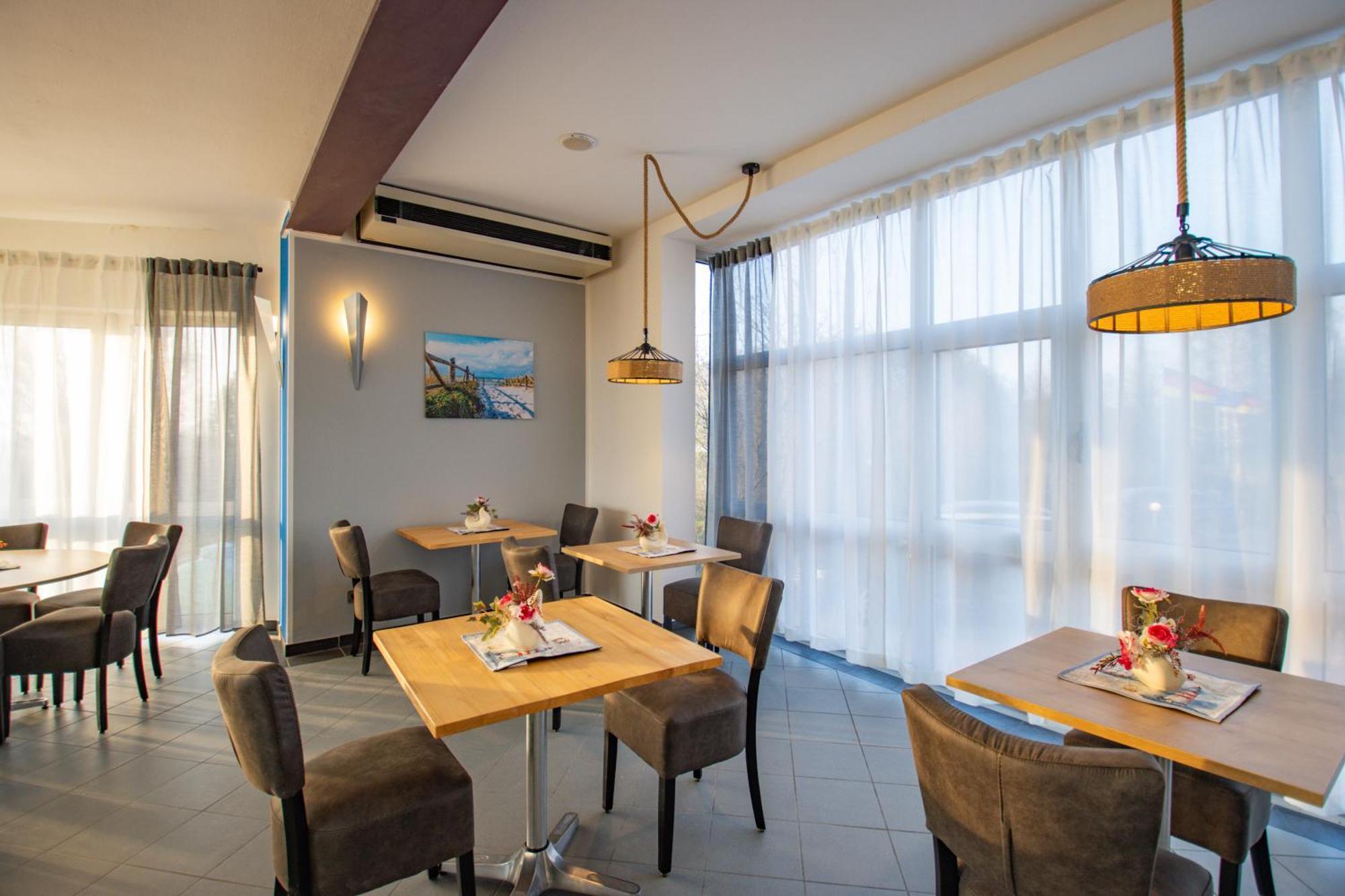 Inselhotel Kleiner Bodden Buschvitz Esterno foto