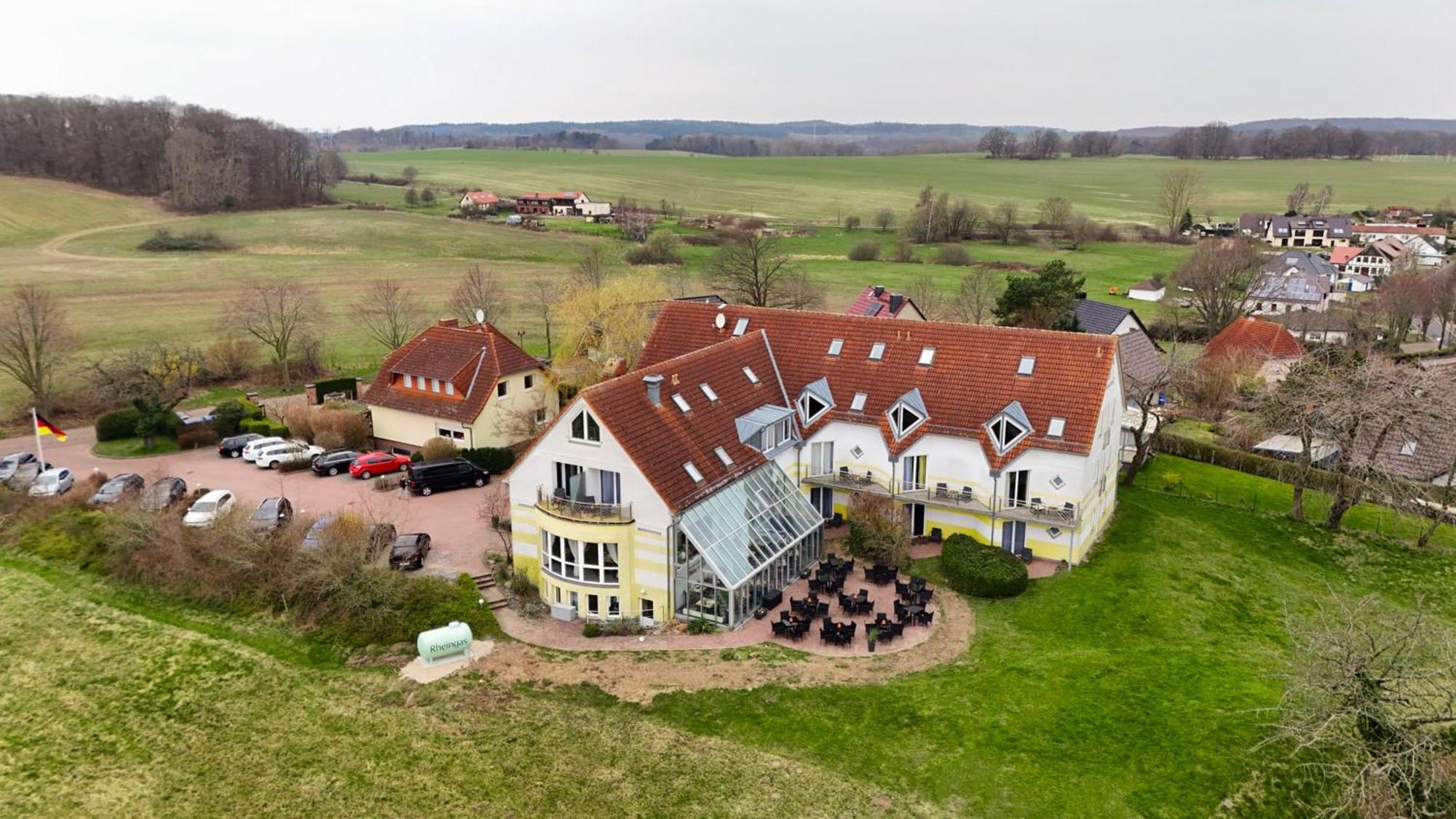 Inselhotel Kleiner Bodden Buschvitz Esterno foto